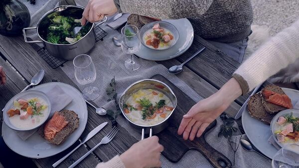 Tefal Nordica Batterie de cuisine 6 pièces Casserole 16 cm, Faitouts 20/24 cm en acier inoxydable garanti 10 ans, 3 couvercles verre, Becs verseurs, Egouttage facile, Induction H852S325