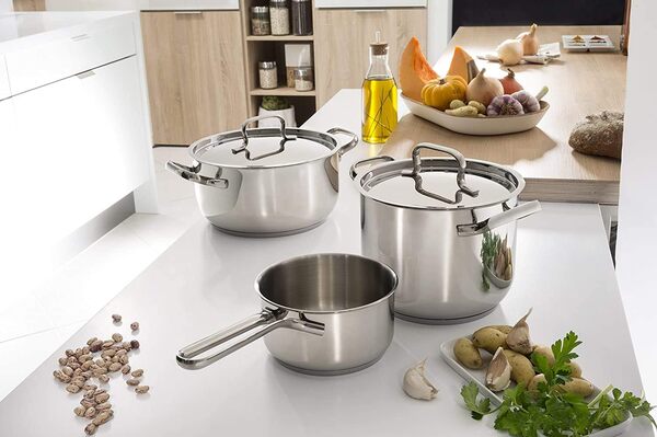 Lagostina Sfiziosa Batterie Cuisine en Acier Inox 18/10, Induction, Gaz et Four, 24 Pièces, Fond Lagoseal Plus, 6 Marmites, 1 Faitouts, 1 Casserole, 1 Pot à Lait, 8 Couvercles, 7 Ustensiles