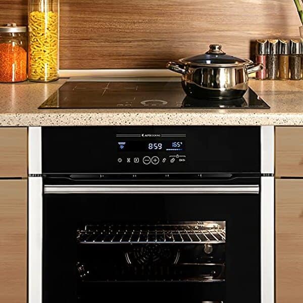 Découvrez notre analyse complète de la cuisinière encastrable EB8016ED et sa plaque induction IH85901FZ : alliez design moderne et performances culinaires pour votre cuisine.