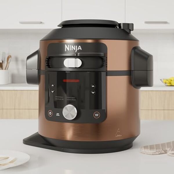 Découvrez notre test complet du Ninja Foodi MAX Air Fryer 7, 5L, un multicuiseur polyvalent qui propose 12 modes de cuisson en un seul appareil. Idéal pour les passionnés de cuisine moderne.