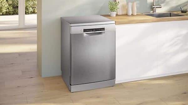 Découvrez le Bosch SMS4ETI00E : un lave-vaisselle alliant performance exceptionnelle et fonctionnement silencieux. Retrouvez notre avis détaillé sur ses capacités et pourquoi il est l'allié parfait pour une cuisine moderne.