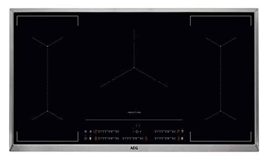 Test de la plaque de cuisson AEG IKE9545AXB avec MultiBridge et 5 zones